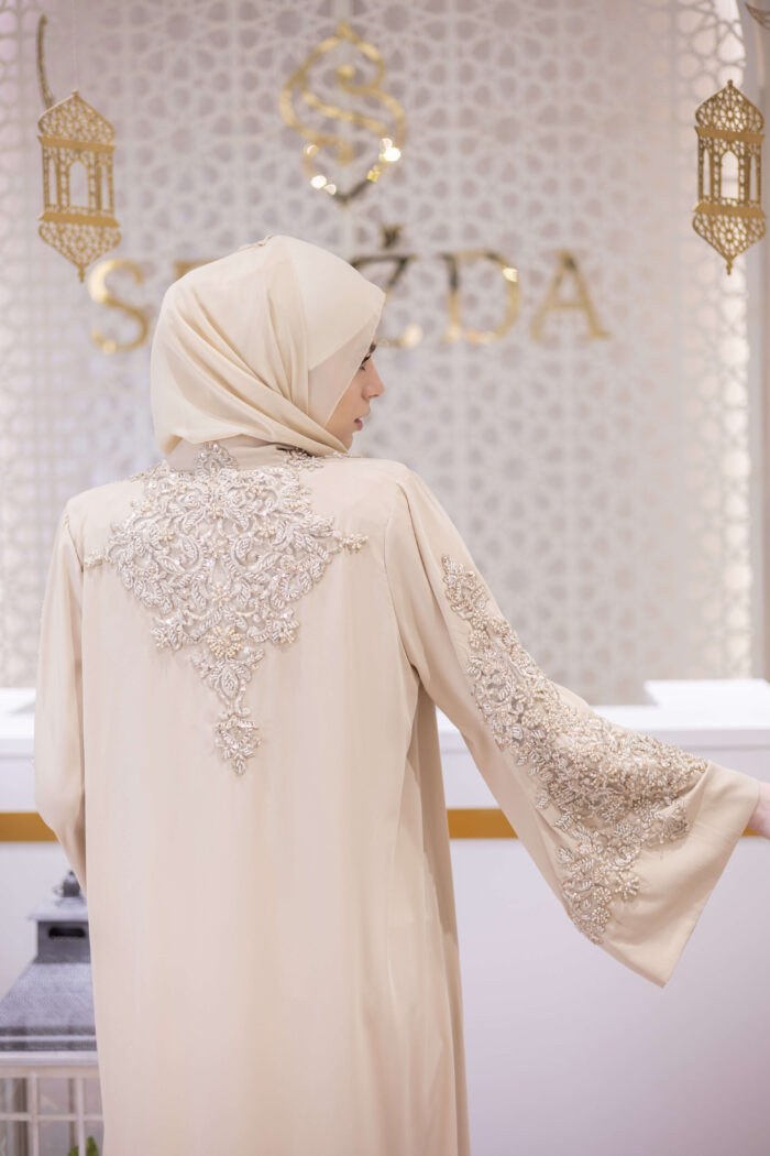 Model 7 - Ramadan Collection - Image 5